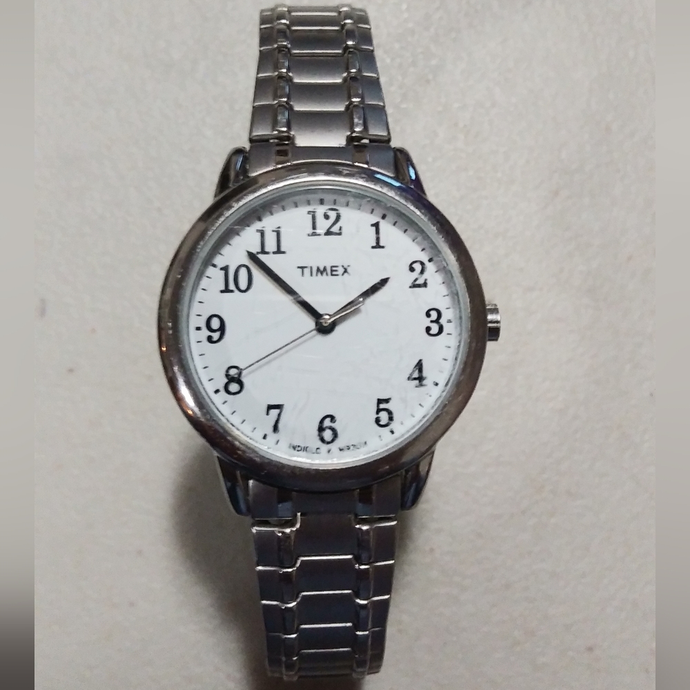 Women's Timex 6 1/2 stretch band. Works. Has new battery